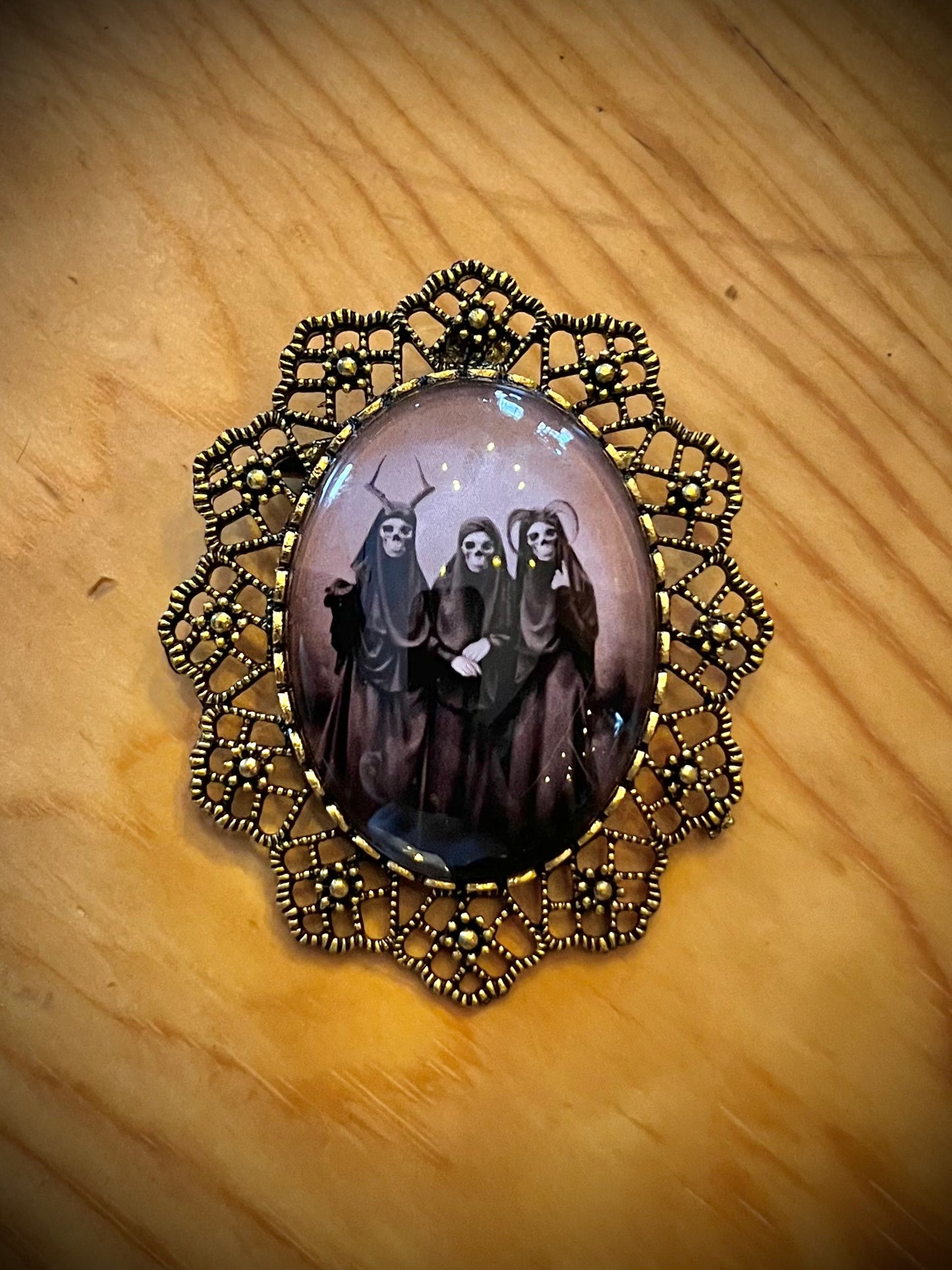 Broche ovalado esotérico