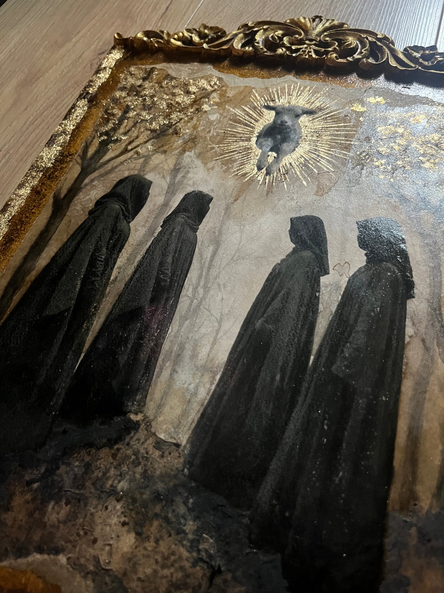 Obra "La Santa Compaña" – Arte Oscuro, Folclore y Técnica Mixta | Esther Limones