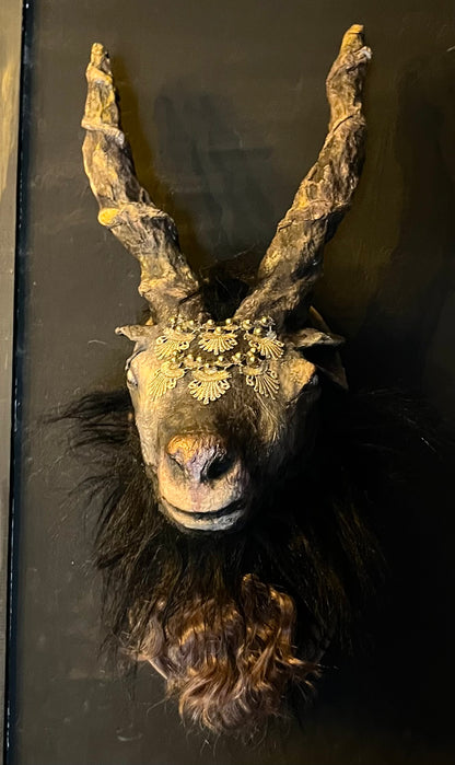 Escultura Baphomet Negra y Oro