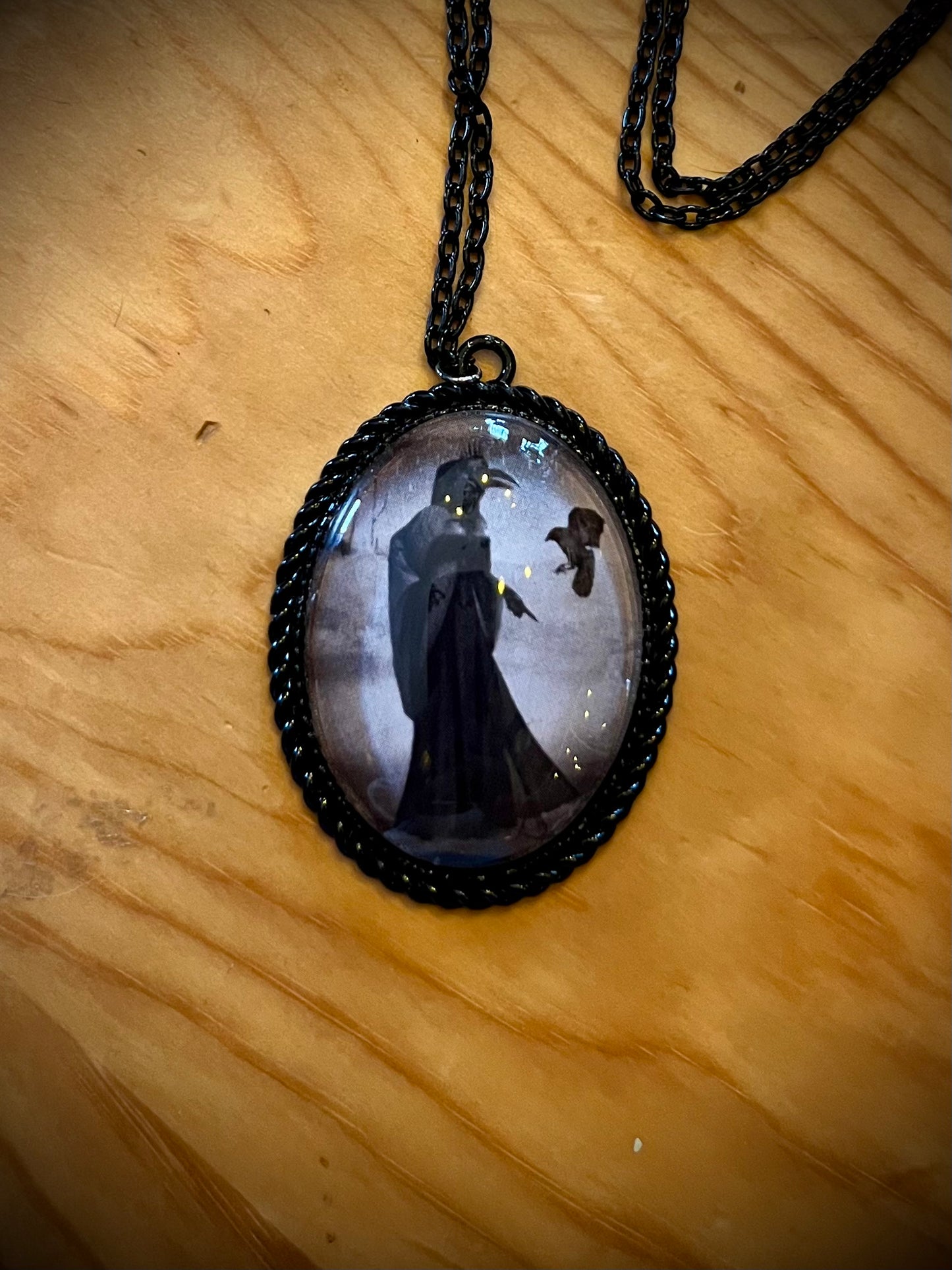 Broche gotico de iconografía oculta