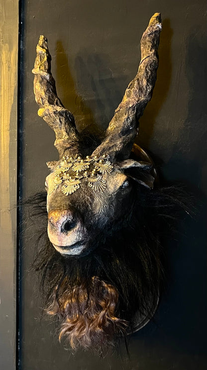 Escultura Baphomet Negra y Oro