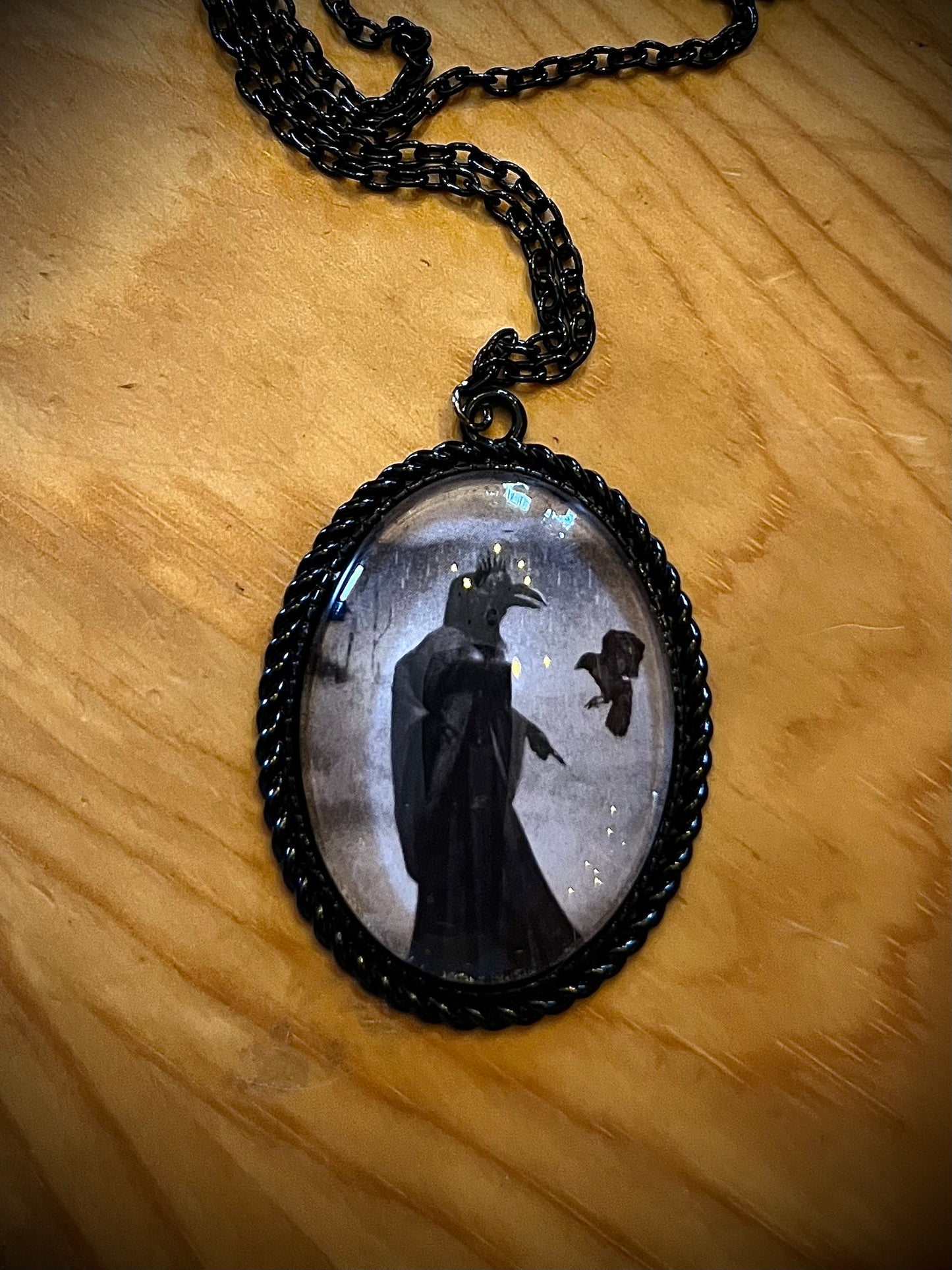 Broche gotico de iconografía oculta