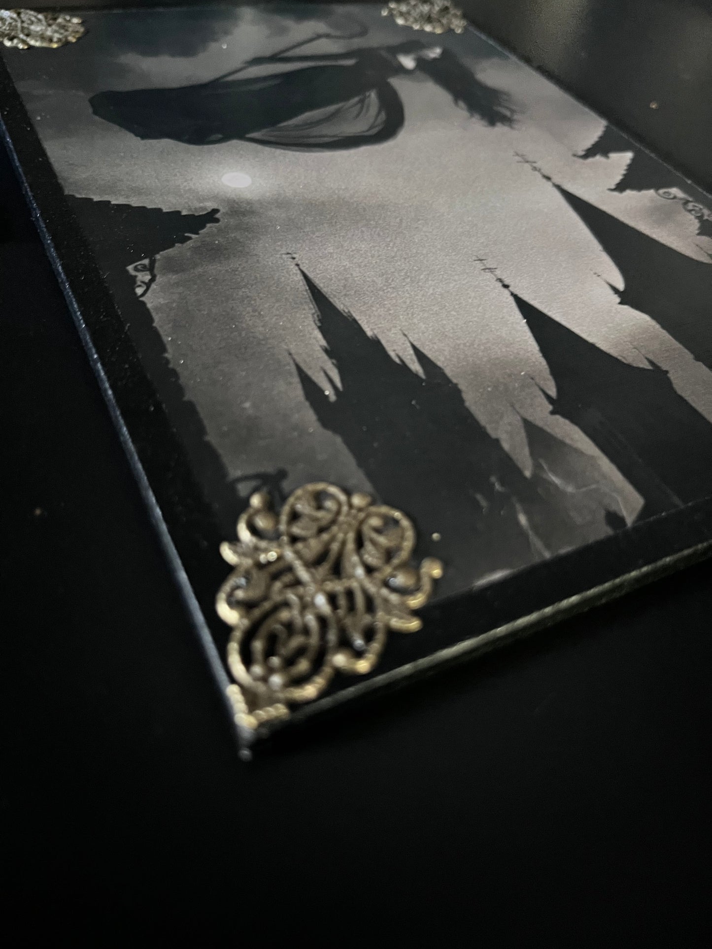 Photocollage artístico sobre madera – Edición firmada Brujas III