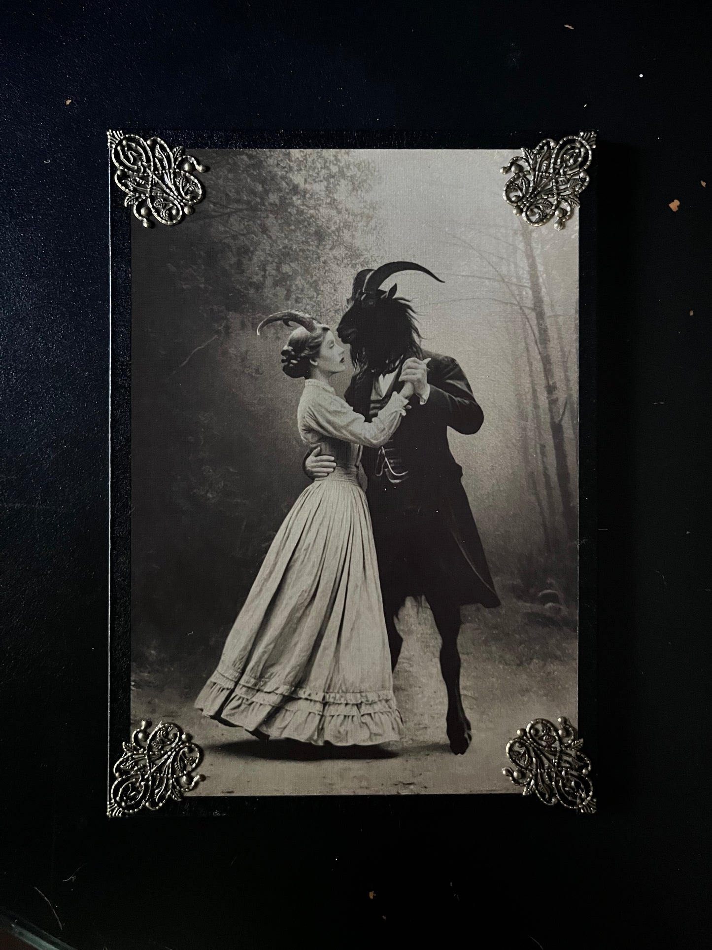 Photocollage artístico sobre madera – Edición firmada Brujas II
